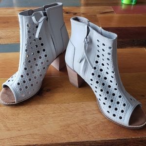 Toms open toe heeled bootie off white 8.5